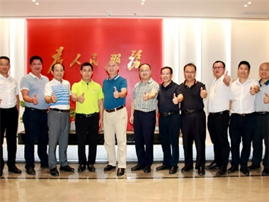 深圳市建设项目管理协会赵绪来会长一行莅临银广厦集团考察交流